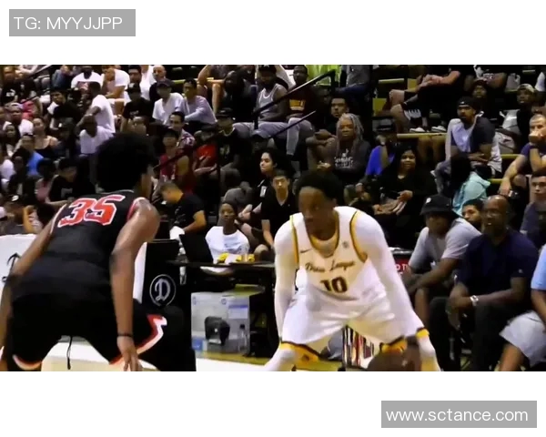 足球球星跑位差异解析 揭示影响比赛节奏与球队表现的关键因素 足球球星跑位差异解析 揭示影响比赛节奏与球队表现的关键因素